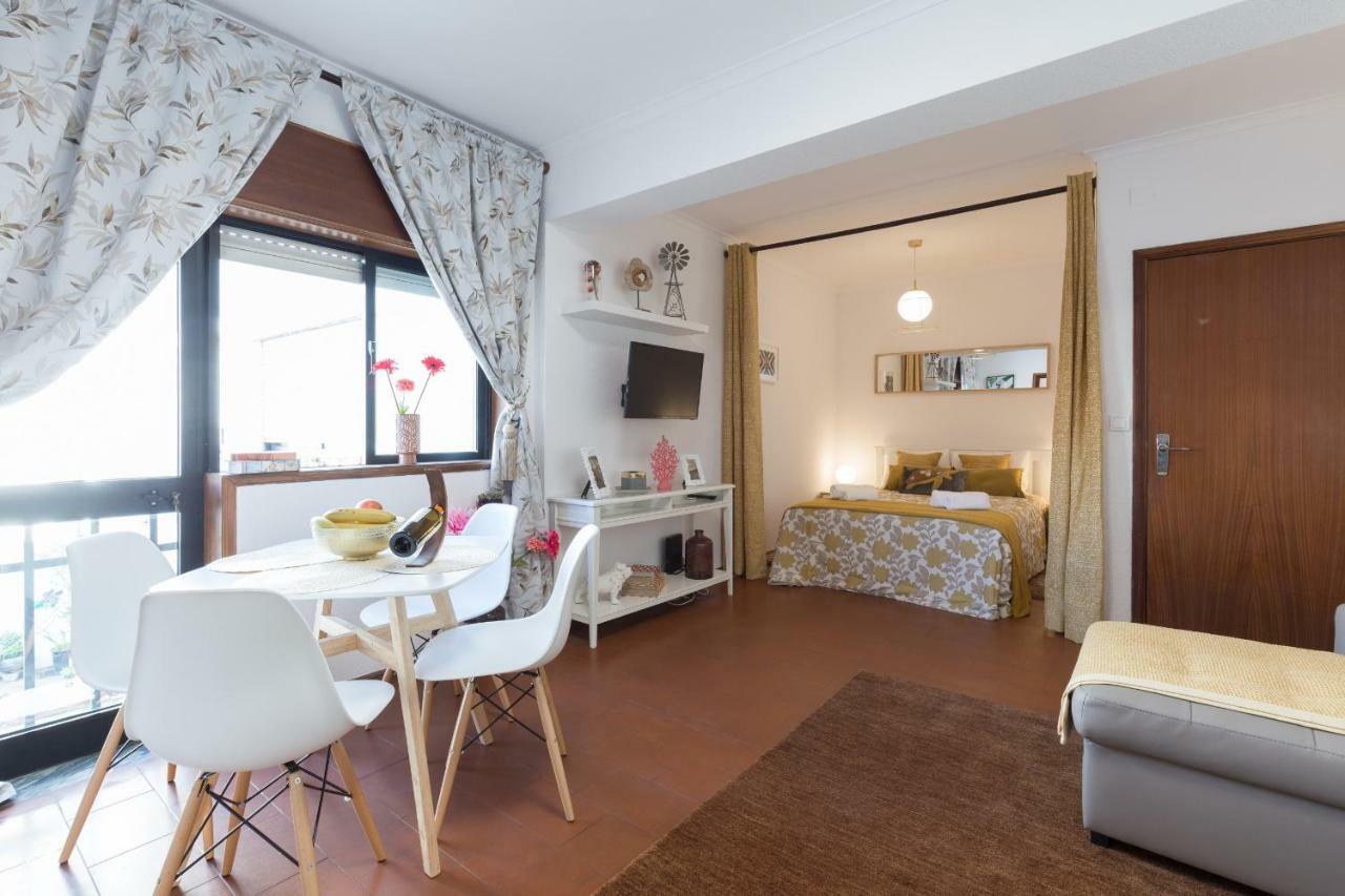 2 Comfy Bright Flats With Netflix Appartamento OOporto Esterno foto